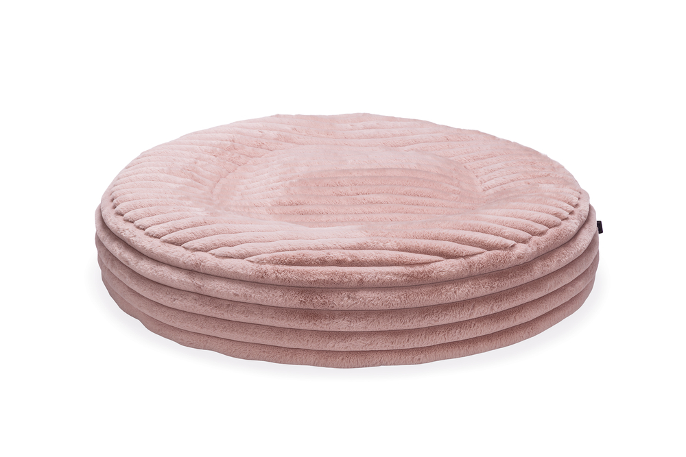 Designed by Lotte Hondenkussen Reza Rond Roze 95 x 95 x 20 cm